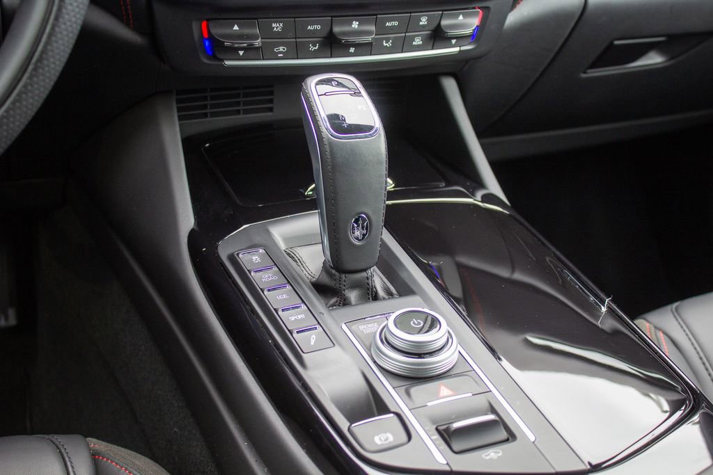 Used 2024 Maserati Levante GT Ultima image 21