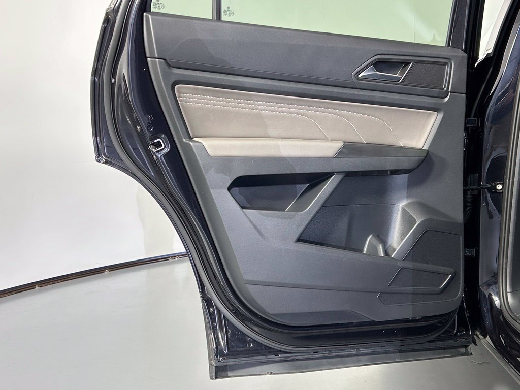Used 2023 Volkswagen Atlas Cross Sport SE w/ Panoramic Sunroof Package AWD/4WD image 15