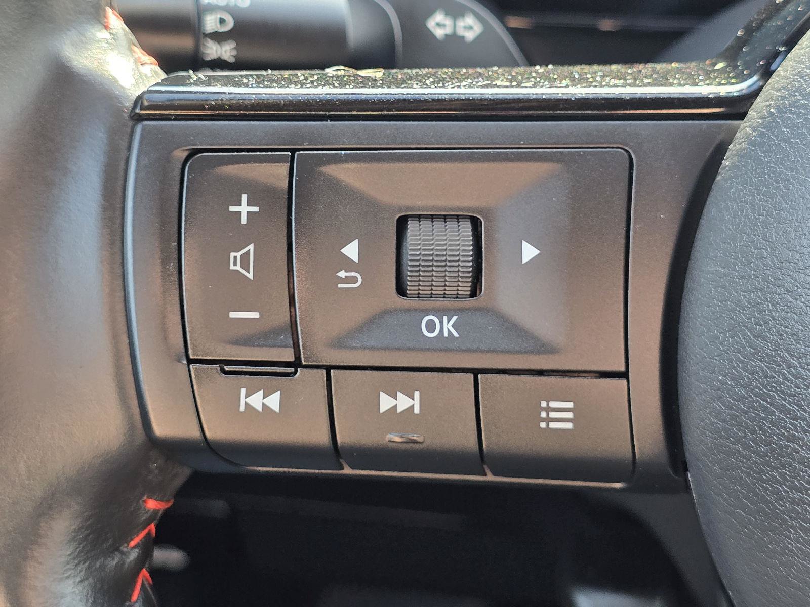 Used 2025 Nissan Kicks SR AWD/4WD image 30