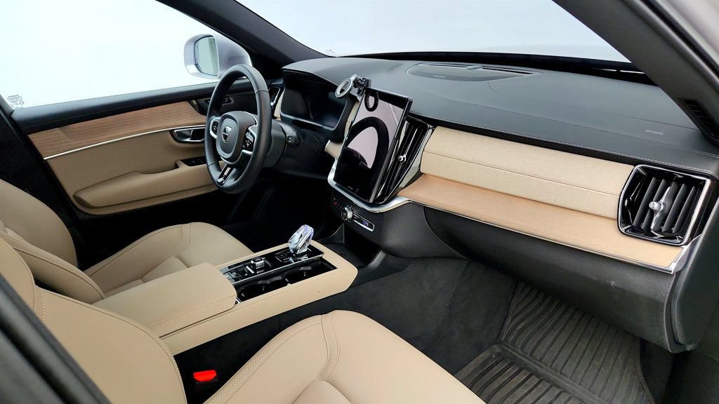 Used 2026 Volvo XC90 B6 Plus w/ Protection Package Premier AWD/4WD image 26