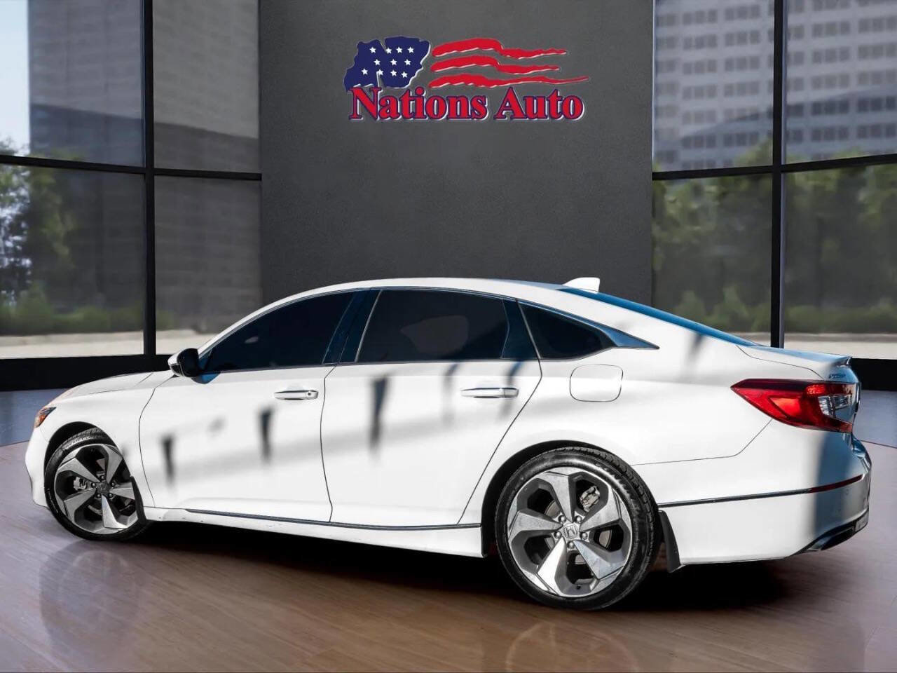 Used 2018 Honda Accord Touring image 2