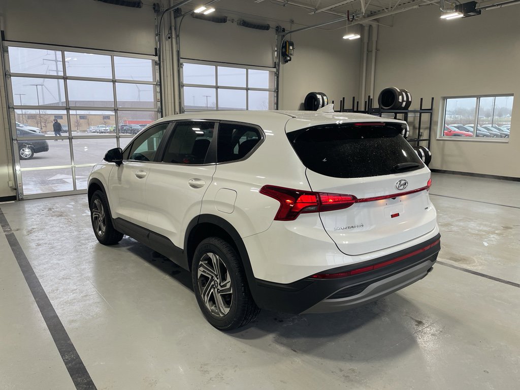 Used 2022 Hyundai Santa Fe SE image 3