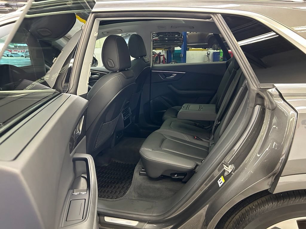 Used 2022 Audi Q8 Prestige AWD/4WD image 17