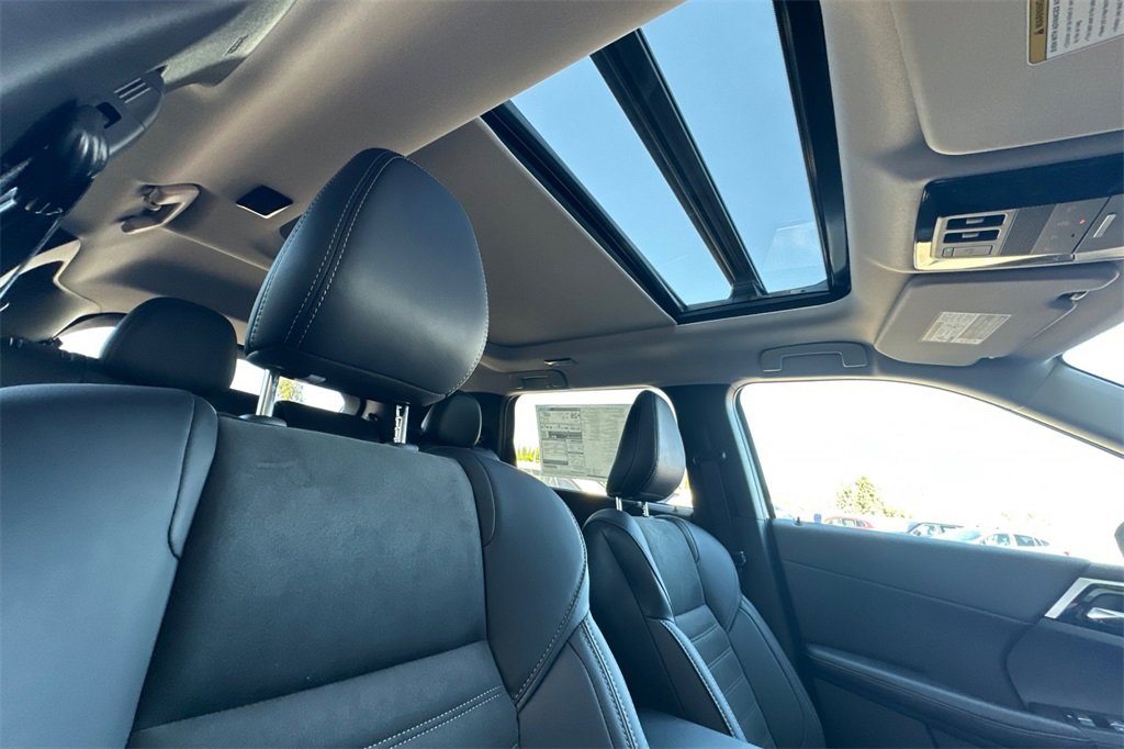 New 2025 Mitsubishi Outlander AWD image 18