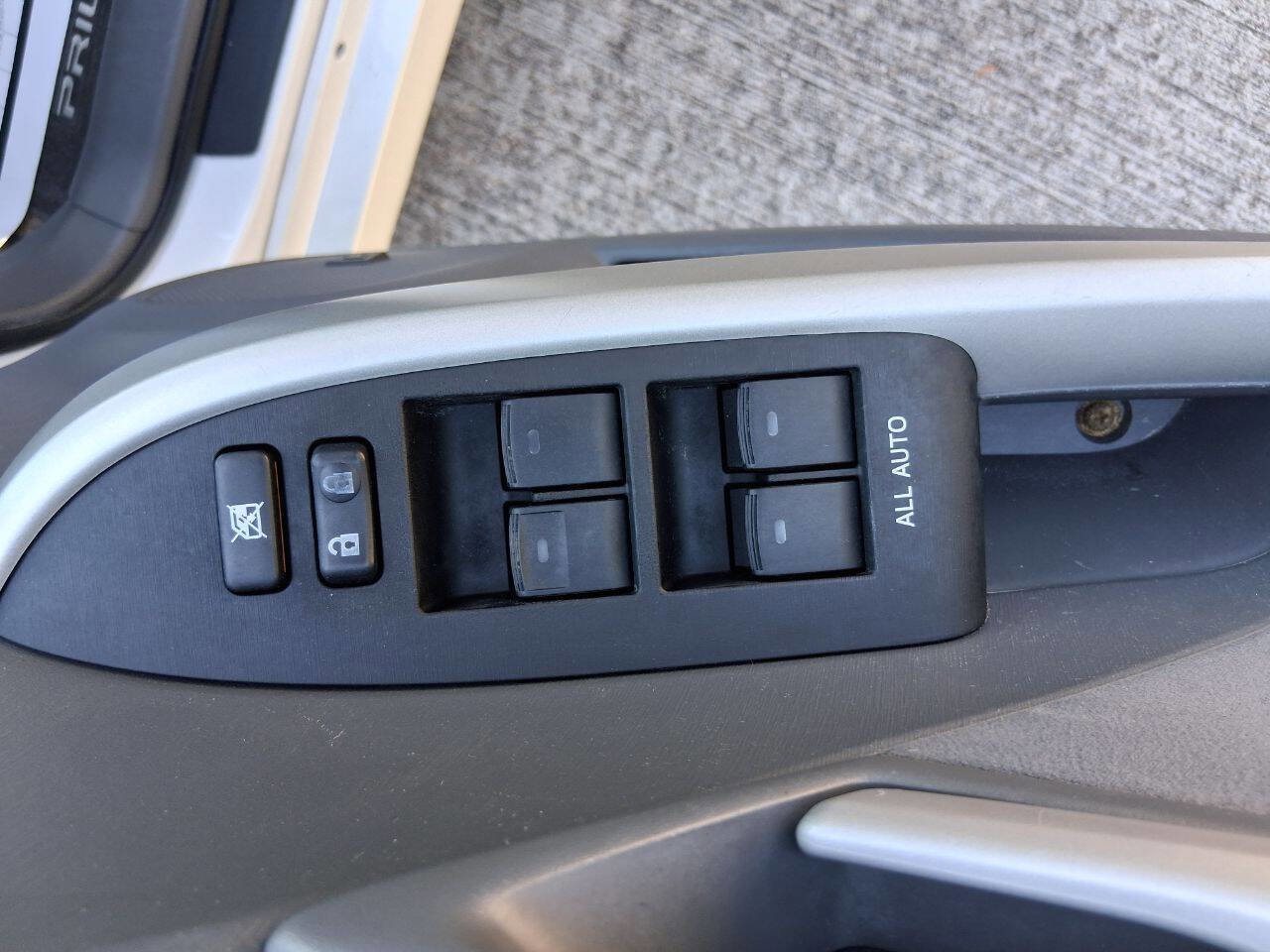 Used 2011 Toyota Prius Three w/ Navigation Pkg image 27