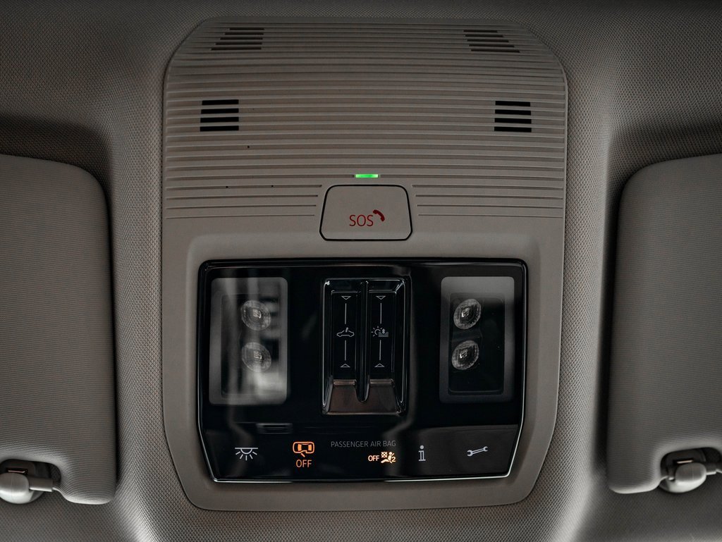 Used 2025 Volkswagen Atlas SEL Premium R-Line image 42