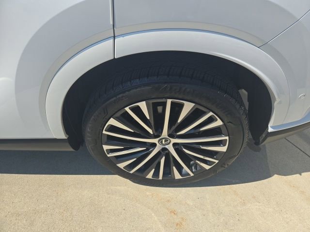 Used 2023 Lexus RX 350 Premium Plus w/ Accessory Package AWD/4WD image 16