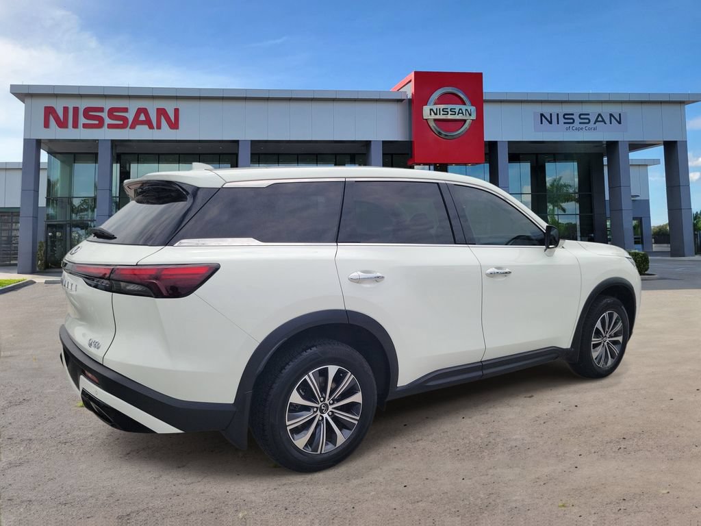 Used 2023 INFINITI QX60 Pure FWD image 2