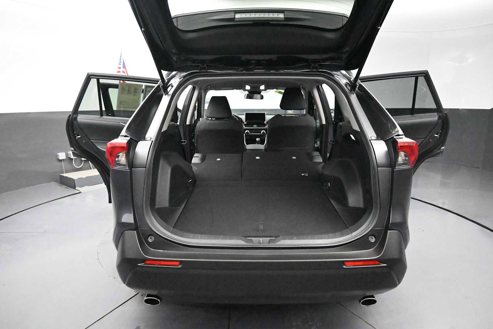 Used 2025 Toyota RAV4 XLE AWD/4WD image 24