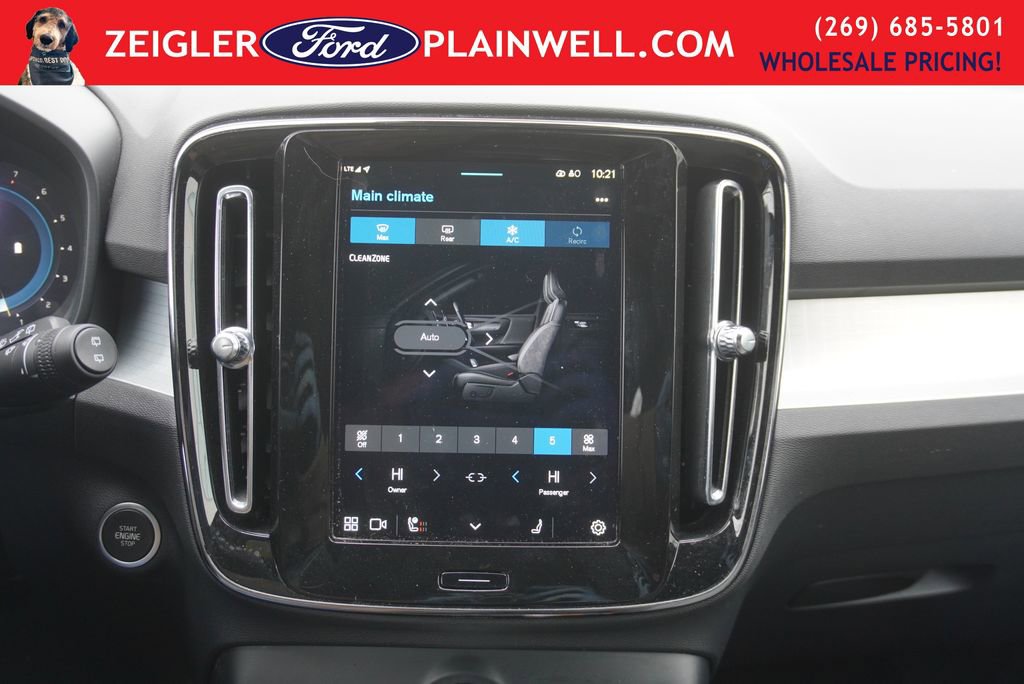 Used 2024 Volvo XC40 B5 Core image 22