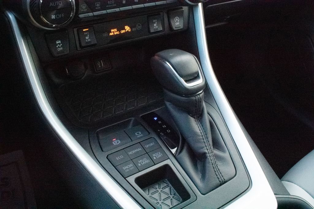 Used 2025 Toyota RAV4 XLE Premium image 21