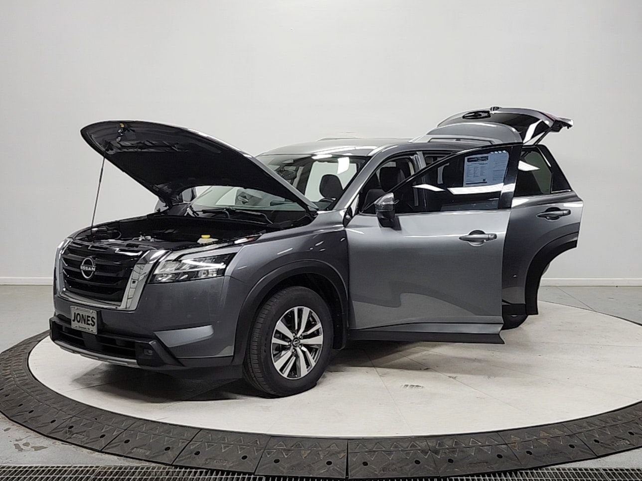 Used 2022 Nissan Pathfinder SL w/ Lighting Package (N92) image 11