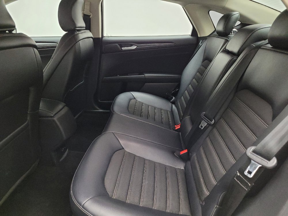 Used 2018 Ford Fusion SE w/ Equipment Group 201A FWD image 18