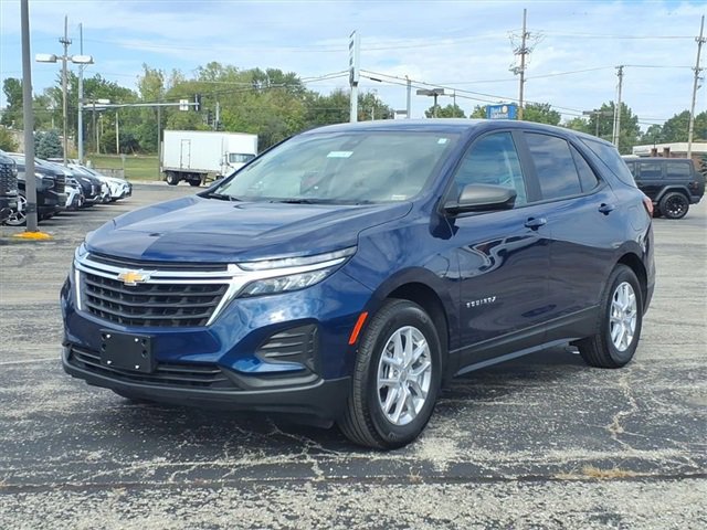 Used 2023 Chevrolet Equinox LS w/ LS Convenience Package image 3