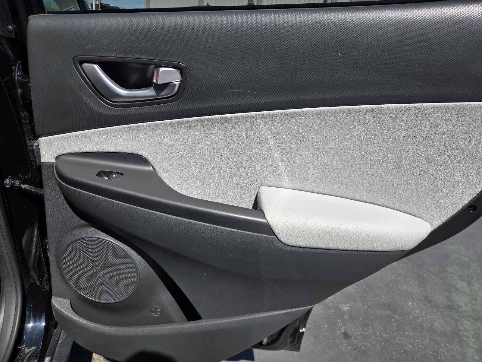 Used 2022 Hyundai Kona Limited FWD image 29