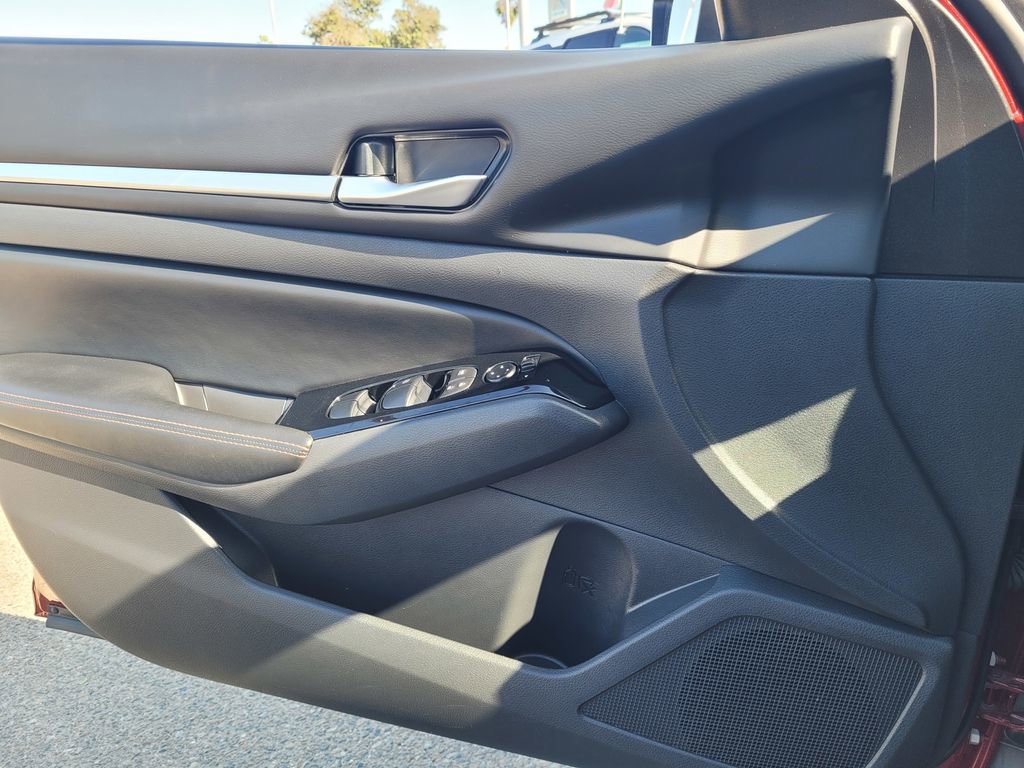 Used 2024 Nissan Altima 2.5 SR image 12