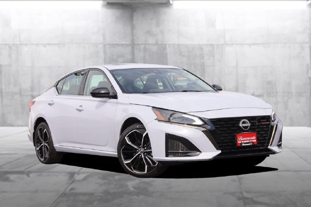 Certified 2025 Nissan Altima 2.5 SR w/ SR Premium Package AWD/4WD image 2
