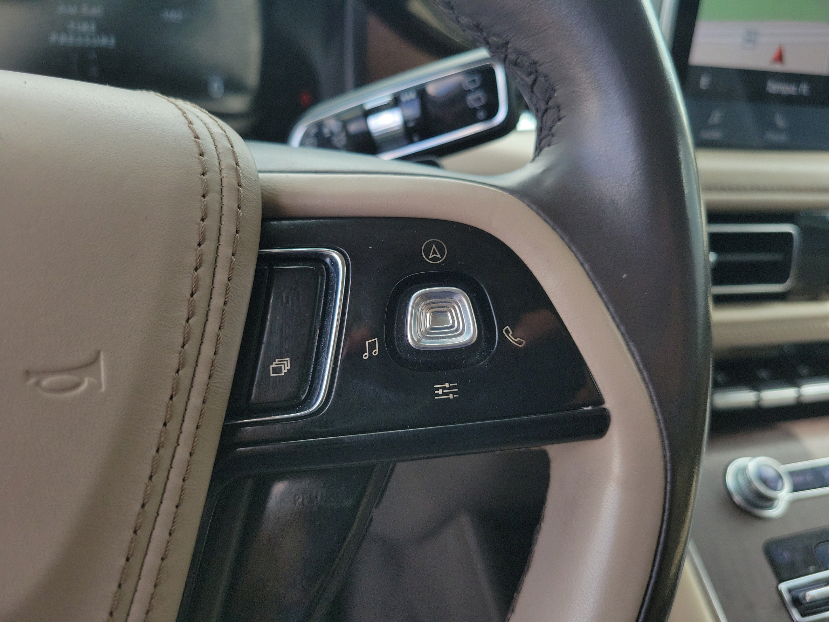 Used 2020 Lincoln Aviator Reserve RWD image 24
