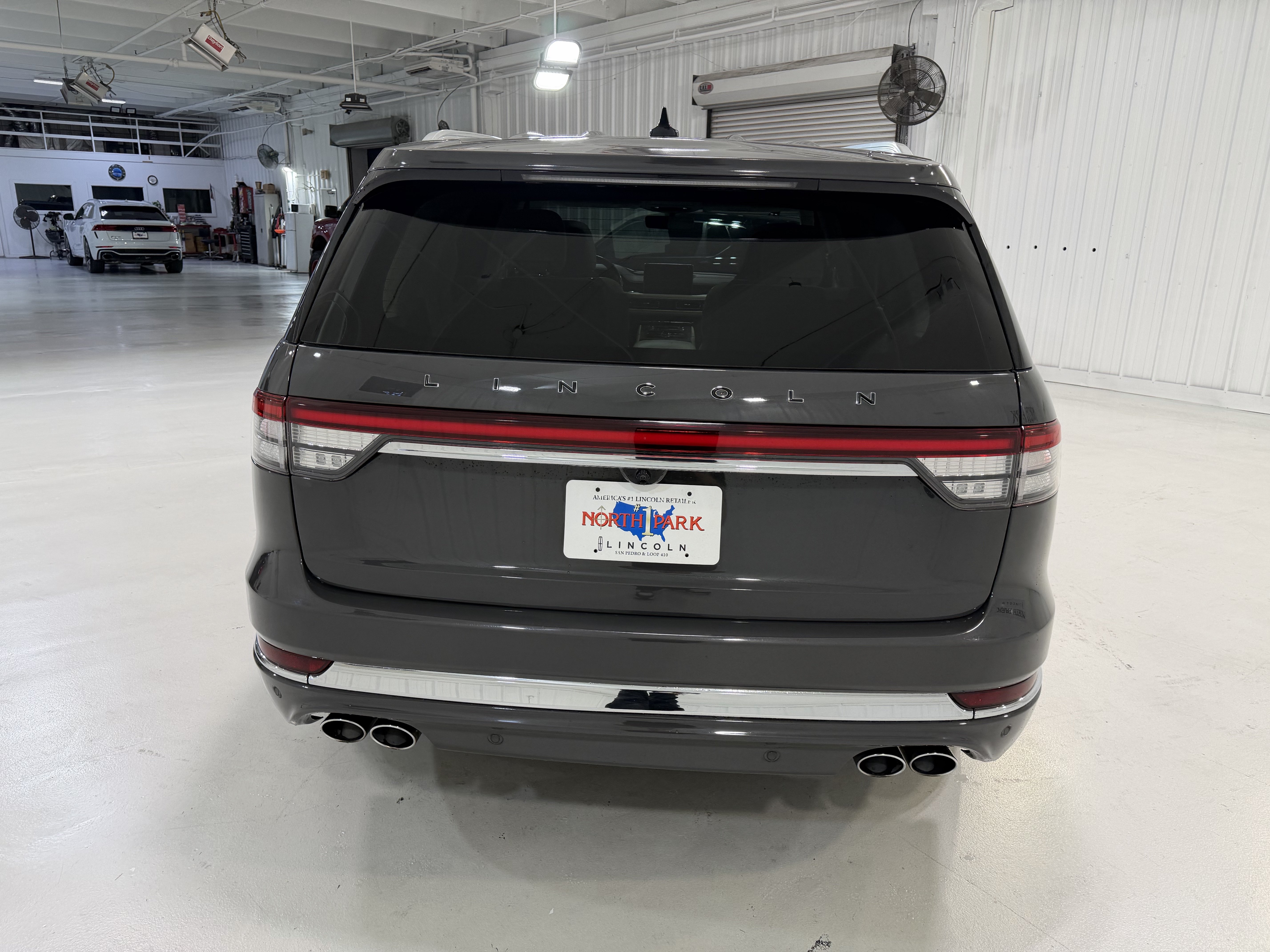 Used 2022 Lincoln Aviator Black Label AWD/4WD image 4