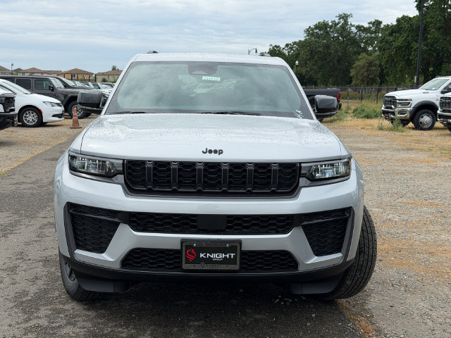 New 2026 Jeep Grand Cherokee Altitude AWD/4WD image 3