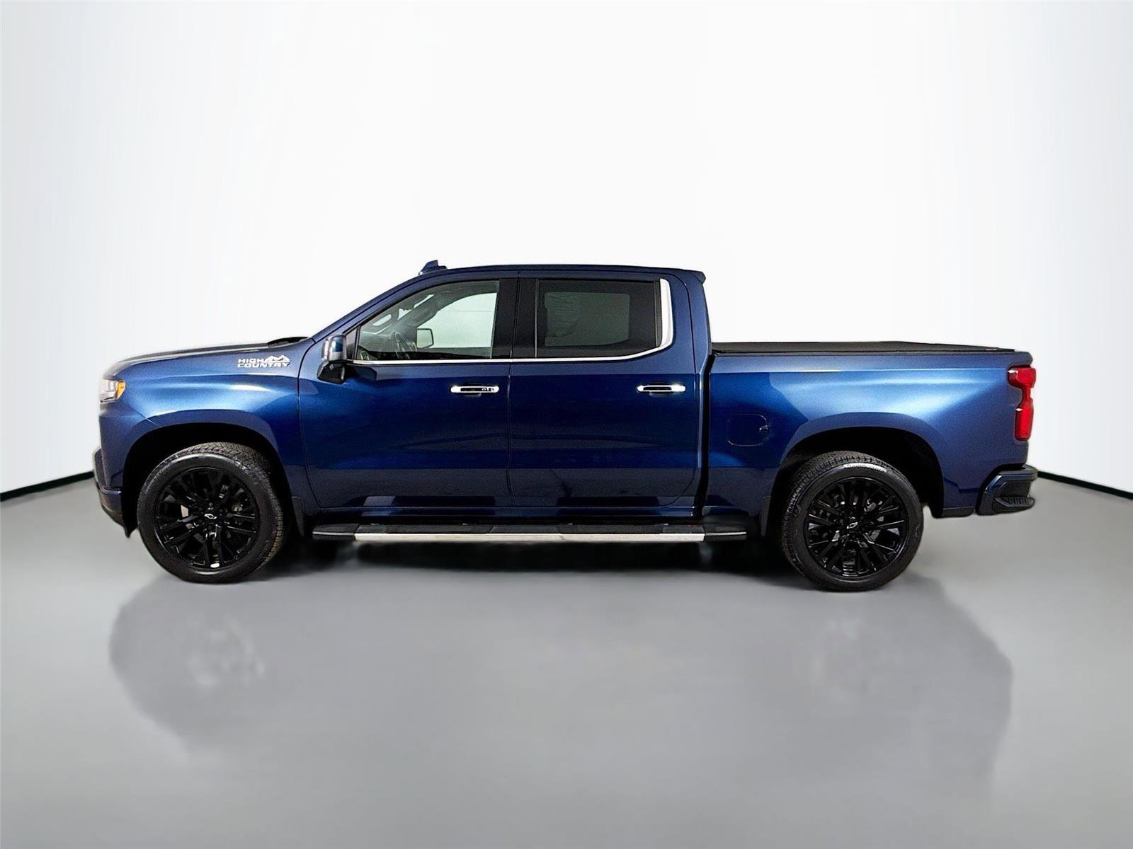 Used 2022 Chevrolet Silverado 1500 High Country w/ Technology Package image 5