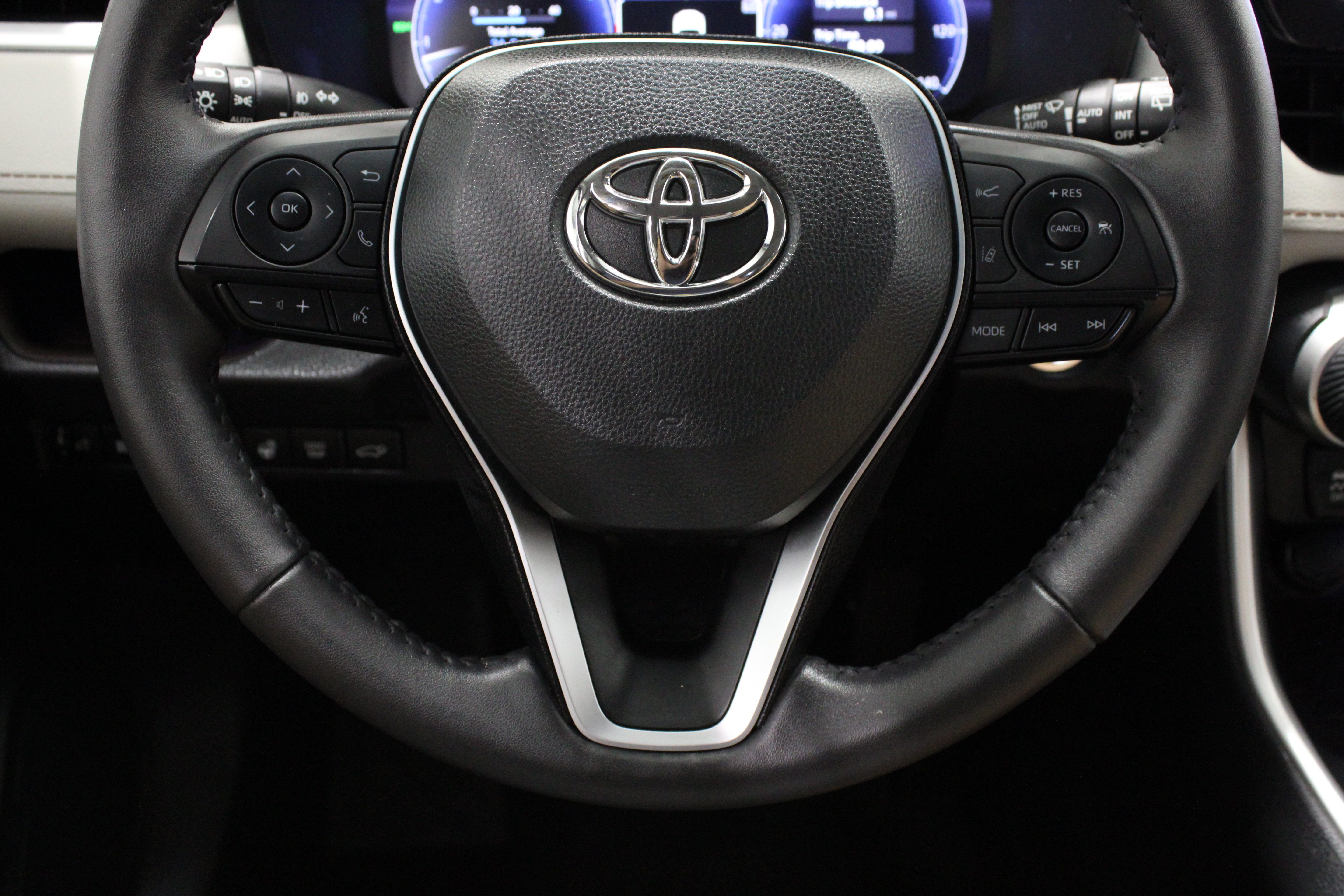 Used 2025 Toyota RAV4 Limited w/ Weather Package AWD/4WD image 25