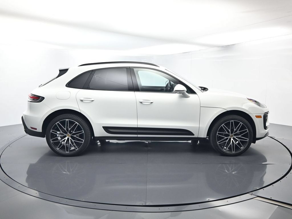 Certified 2026 Porsche Macan AWD/4WD image 16
