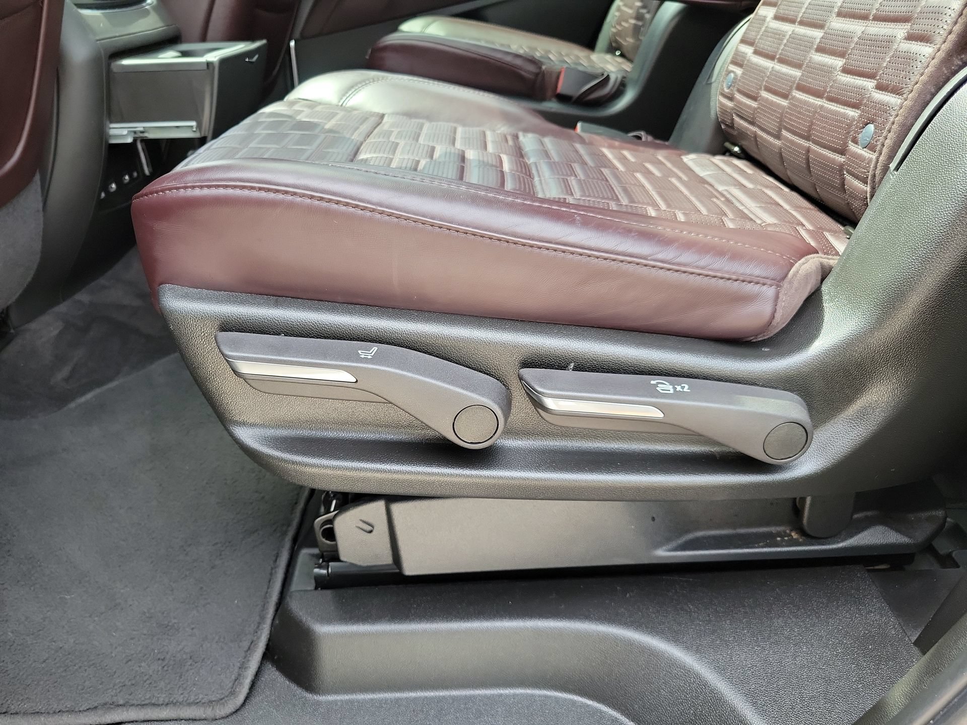 Used 2023 Cadillac Escalade Sport Platinum w/ Heavy-Duty Trailer Package AWD/4WD image 19