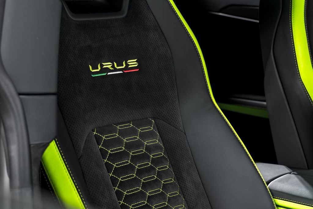 Used 2022 Lamborghini Urus AWD/4WD image 44