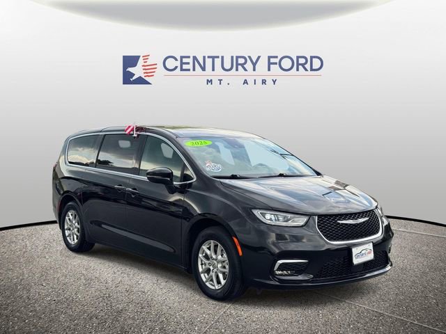 Used 2025 Chrysler Pacifica Select FWD image 1