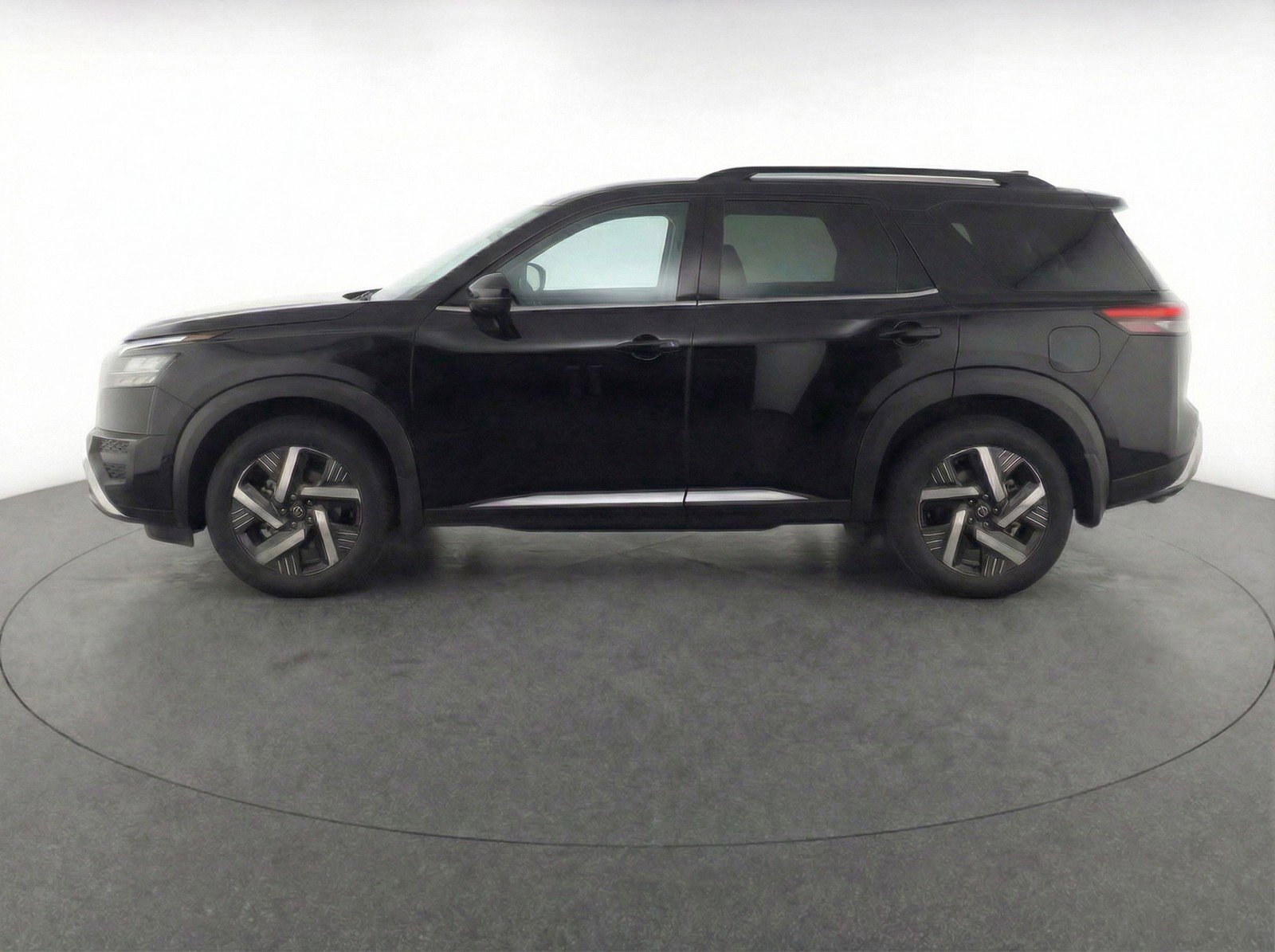 Used 2025 Nissan Kicks SV image 5