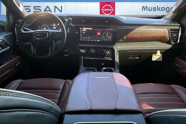 Used 2025 GMC Sierra 2500 Denali Ultimate image 8