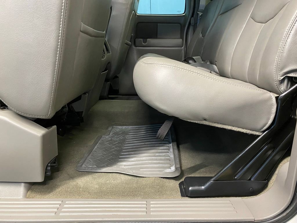 Used 2004 Chevrolet Silverado 3500 LT image 34
