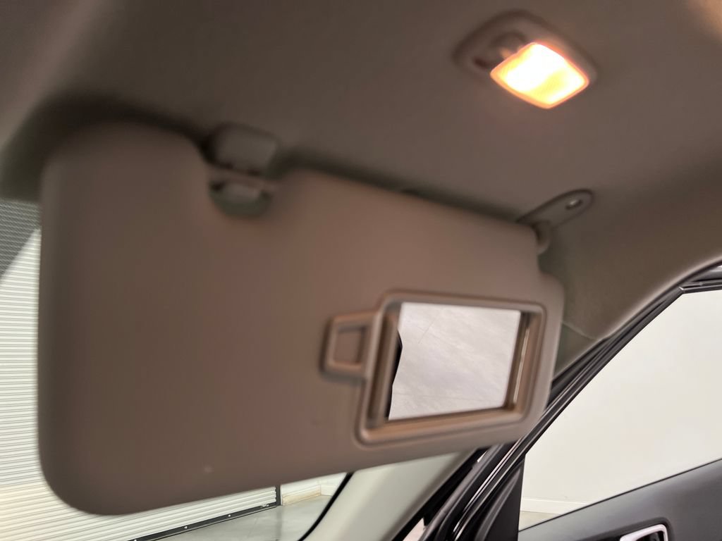 Used 2025 Hyundai Venue SEL FWD image 61