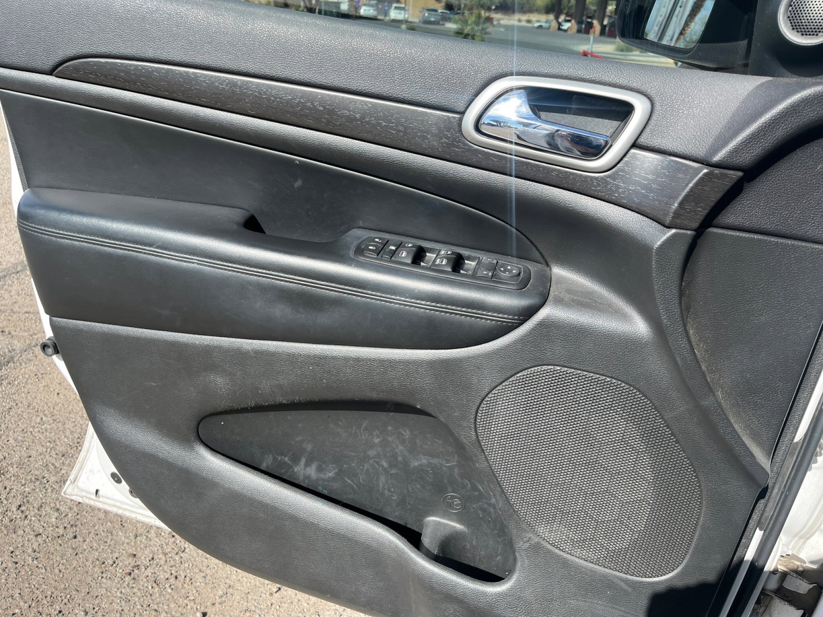 Used 2017 Jeep Grand Cherokee Altitude image 13