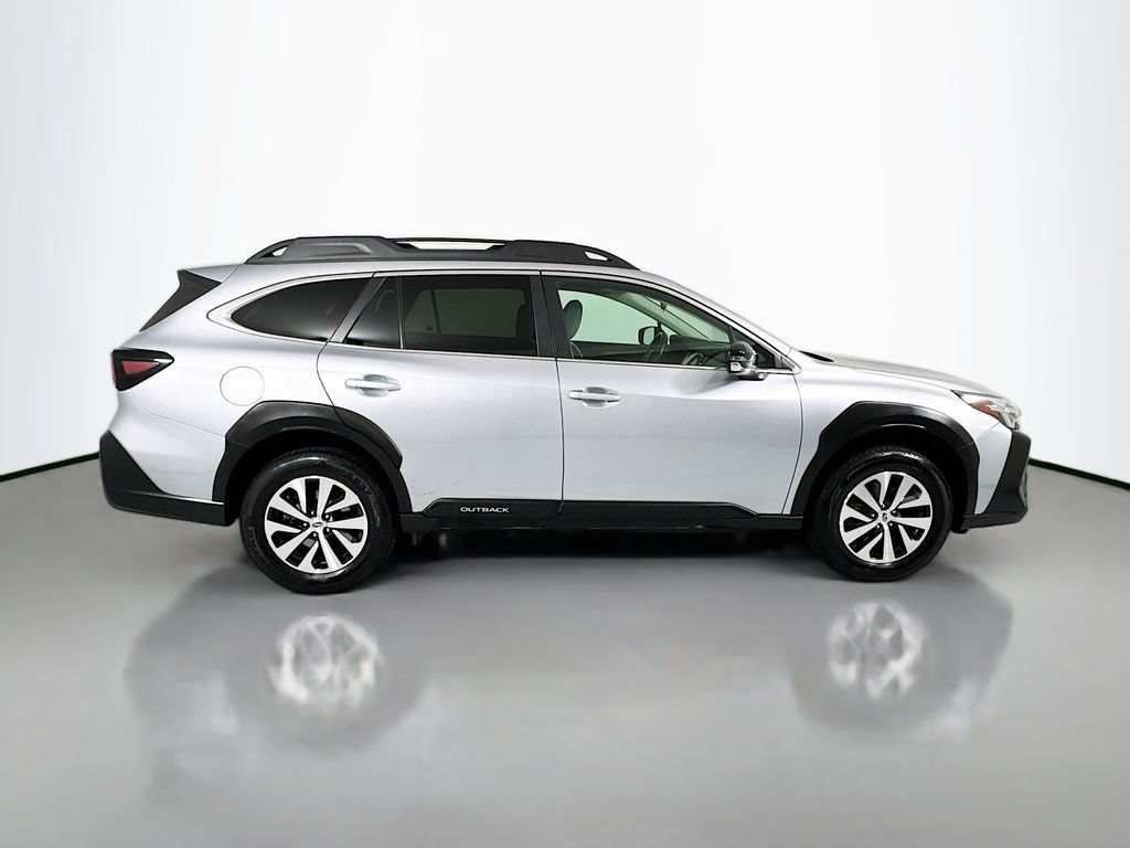 Used 2023 Subaru Outback Premium AWD/4WD image 8