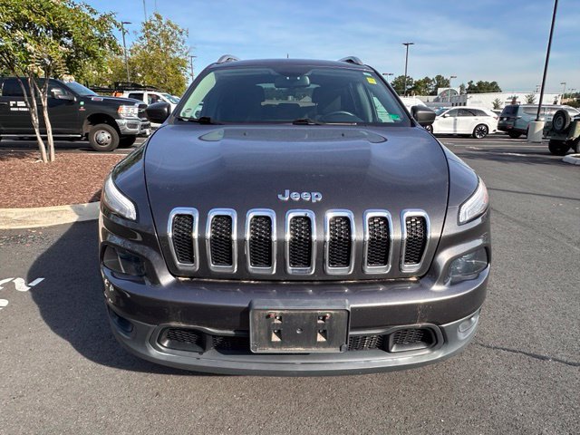 Used 2016 Jeep Cherokee Latitude w/ Cold Weather Group AWD/4WD image 10