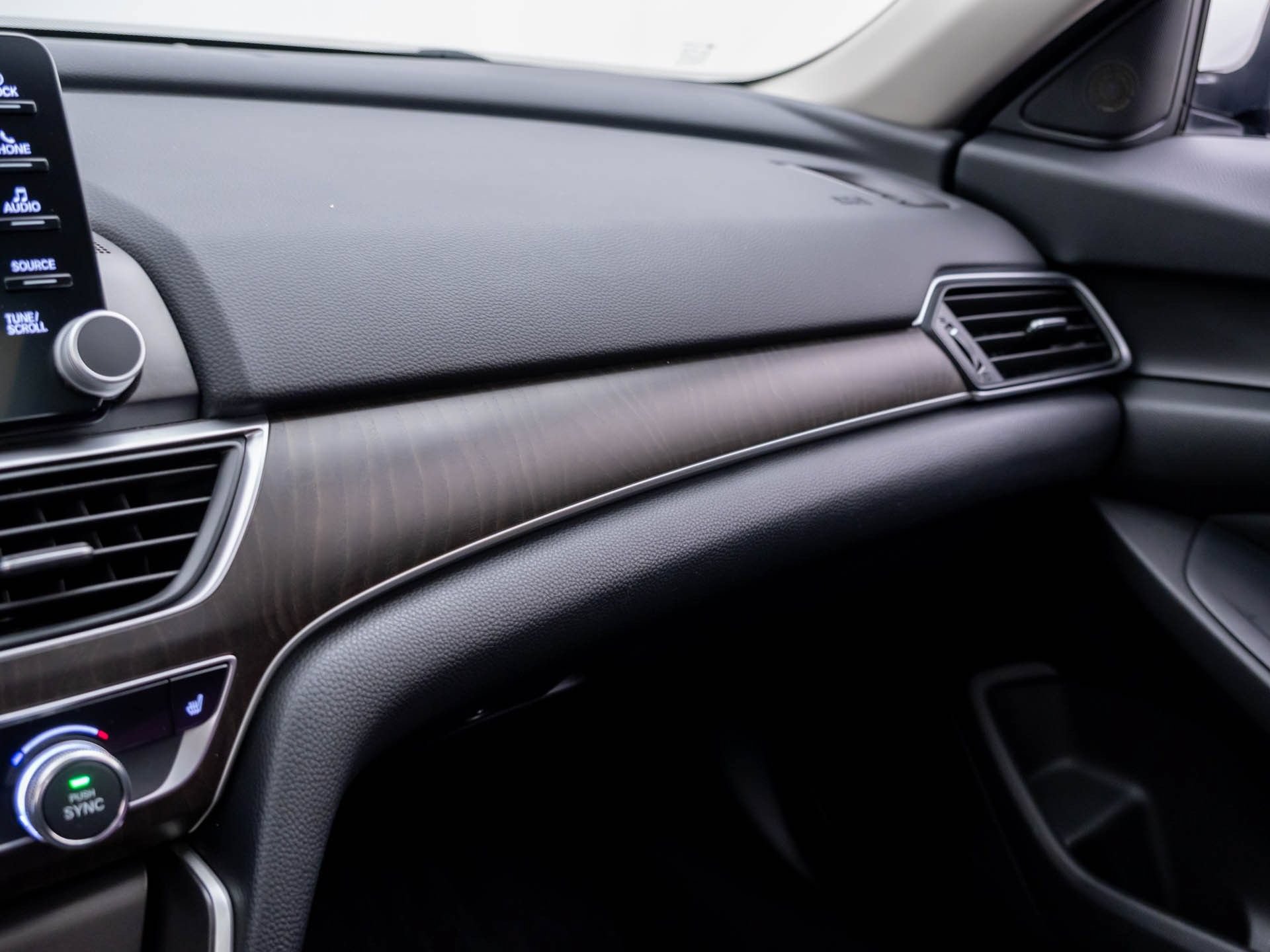 Used 2018 Honda Accord EX image 29