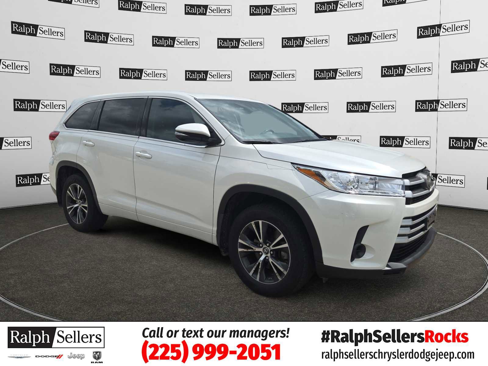 Used 2017 Toyota Highlander LE FWD image 1