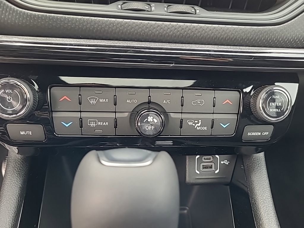 New 2026 Jeep Compass Latitude w/ Sun and Sound Group image 39