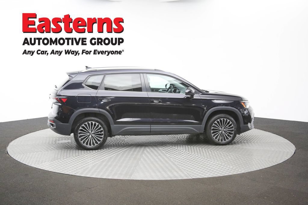 Used 2025 Volkswagen Taos SE FWD image 40