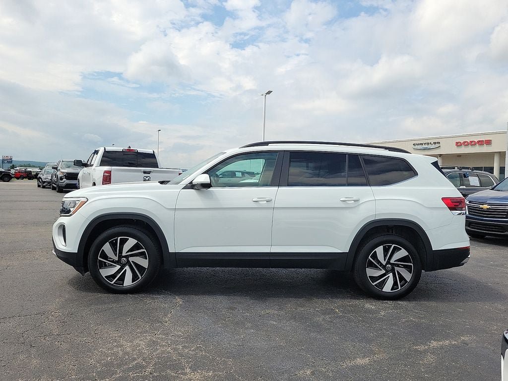 Used 2025 Volkswagen Atlas SE AWD/4WD image 3