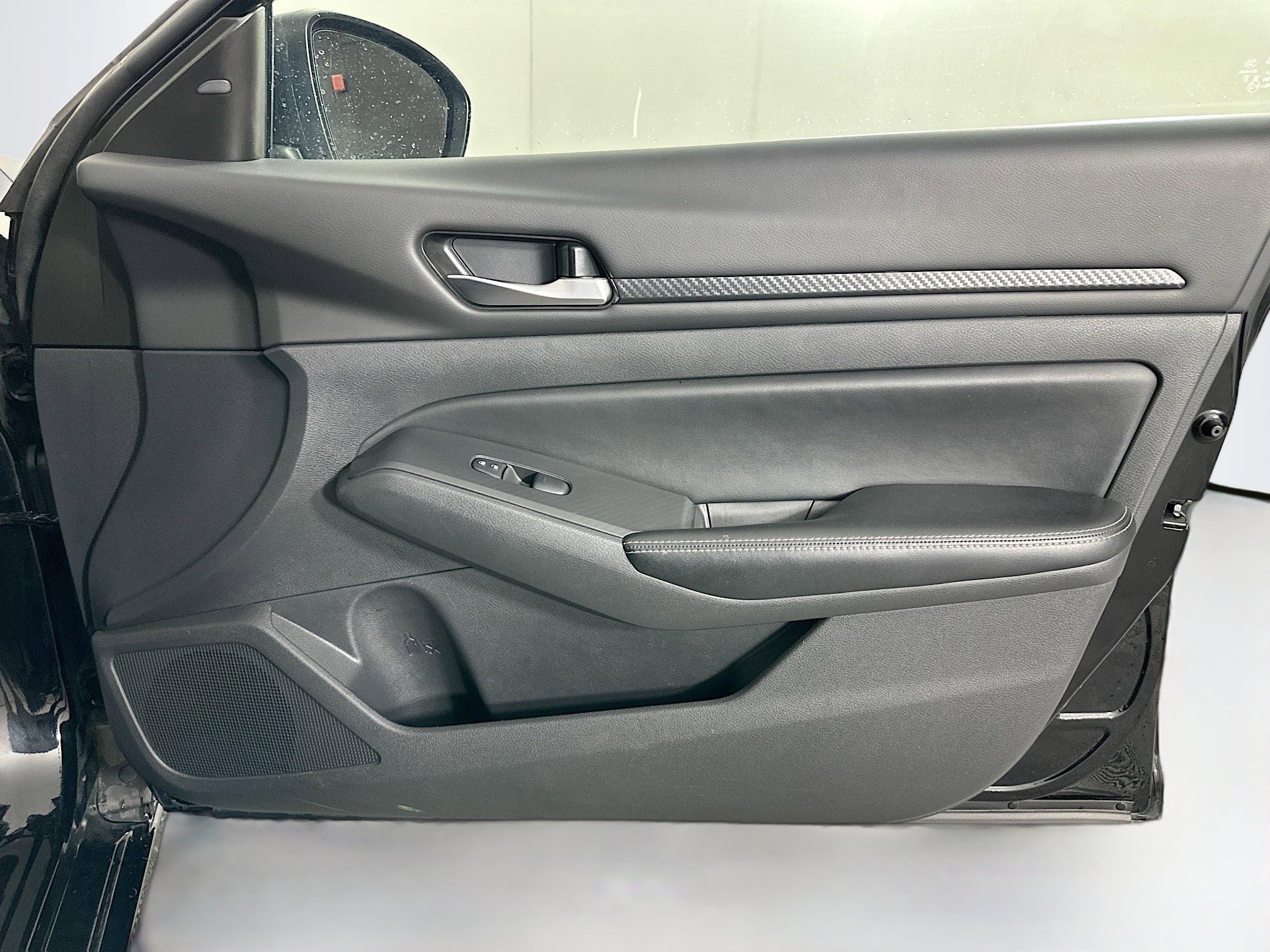 Used 2024 Nissan Altima 2.5 SV image 30