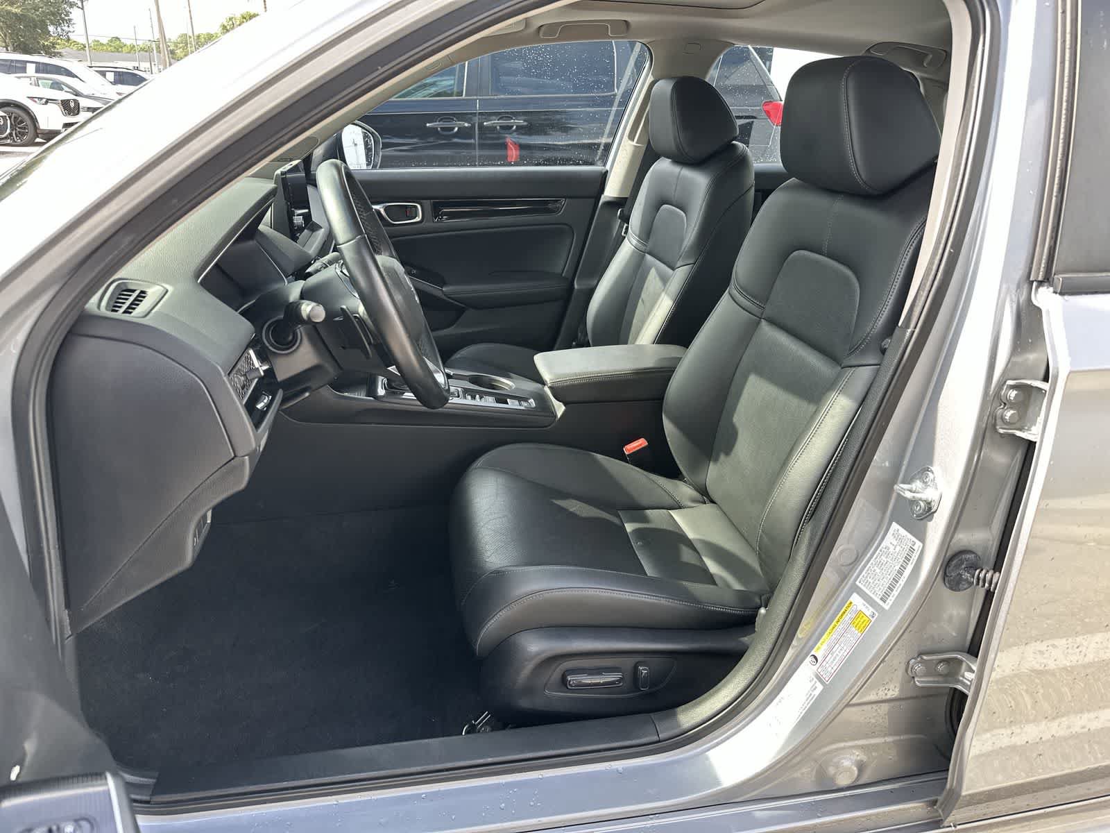 Used 2022 Honda Civic Touring image 3