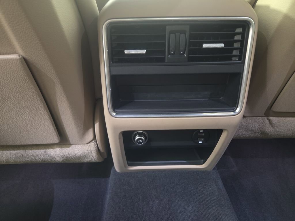 Used 2023 Porsche Cayenne Platinum Edition image 27