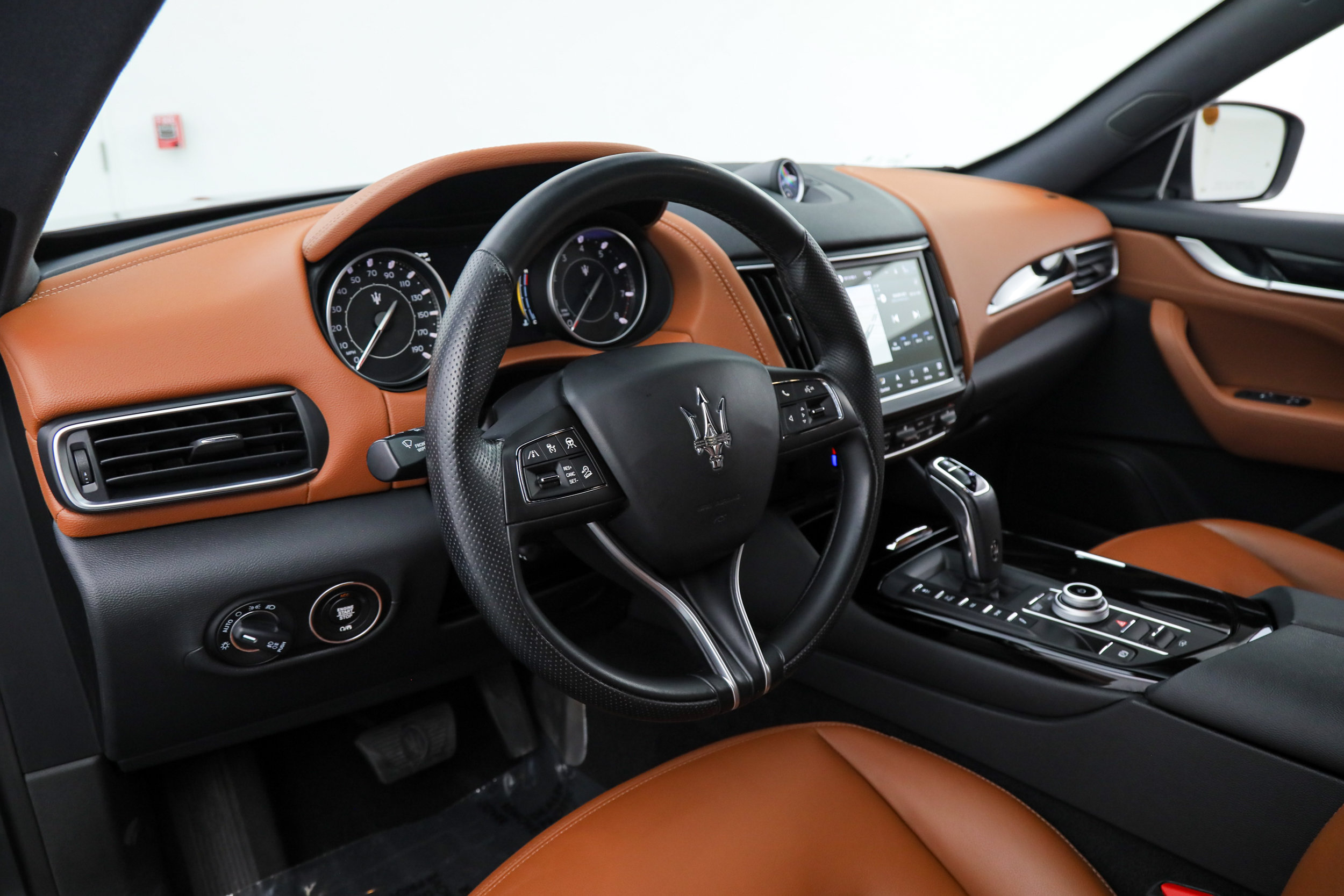 Certified 2023 Maserati Levante GT AWD/4WD image 18