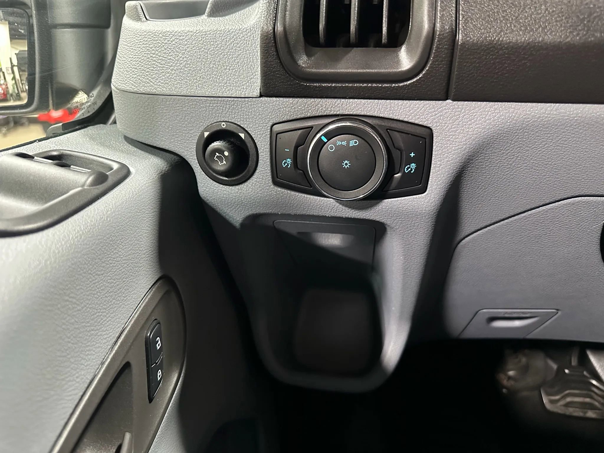 Used 2018 Ford Transit 350 XL image 22