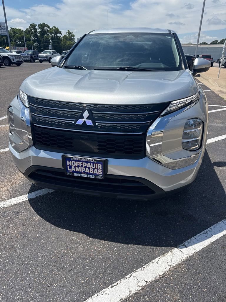 Used 2024 Mitsubishi Outlander ES FWD image 8