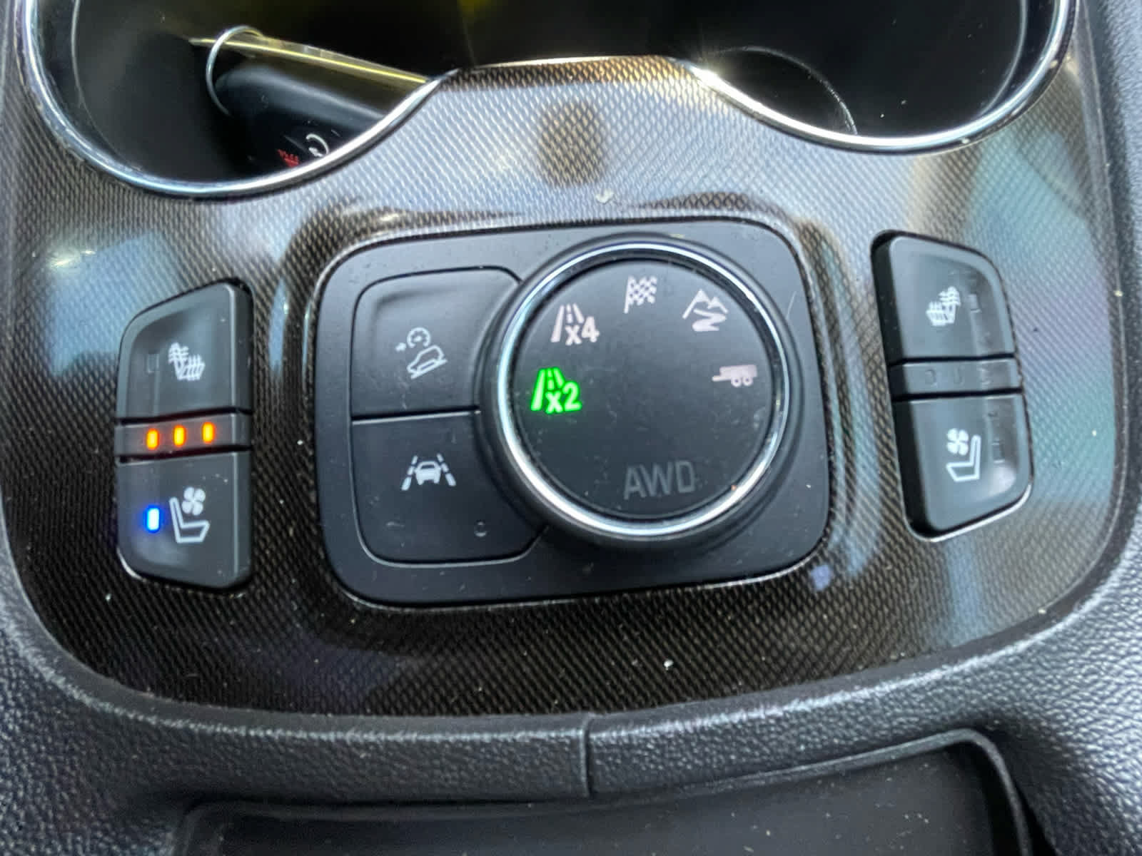 Used 2021 GMC Acadia AT4 w/ Technology Package AWD/4WD image 17