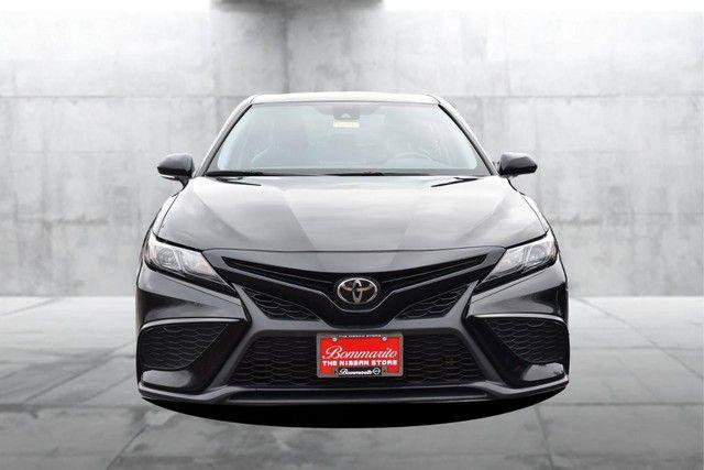 Used 2024 Toyota Camry SE image 4